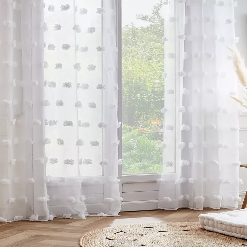 Tenda trasparente con occhielli e pon pon (140 x 240 cm) Suzie Bianco
