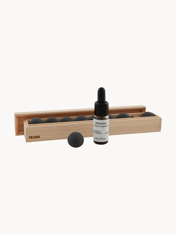 Diffusore di oli essenziali Beratan (arancio, garofano, cannella e legno di sandalo)