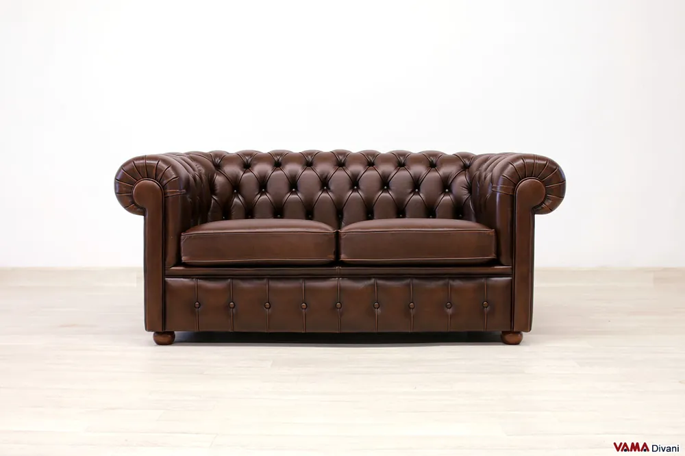 Divano Chesterfield Capitonné 2 Posti Marrone