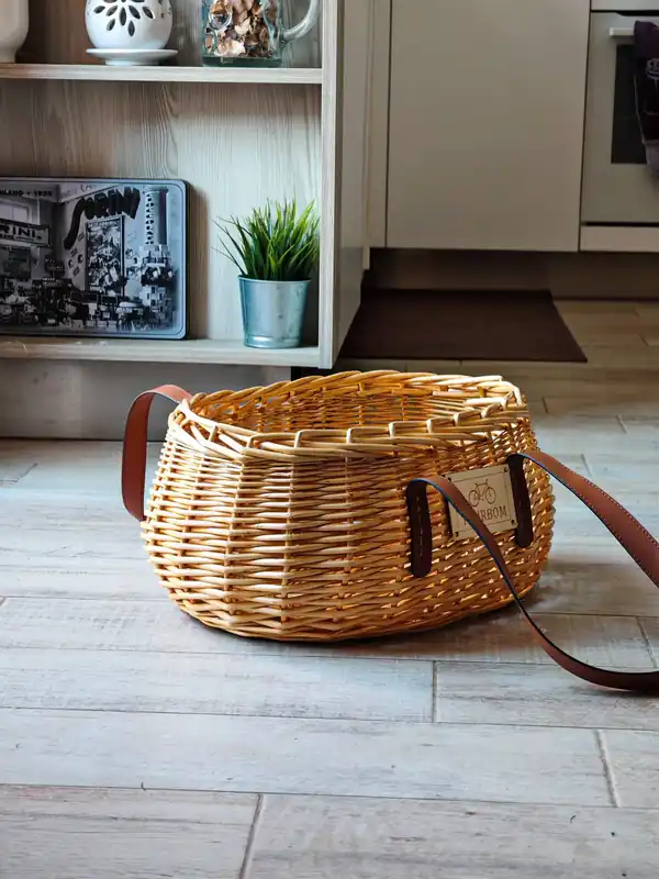Cesta in vimini con manici in ecopelle – 38x25x19 cm