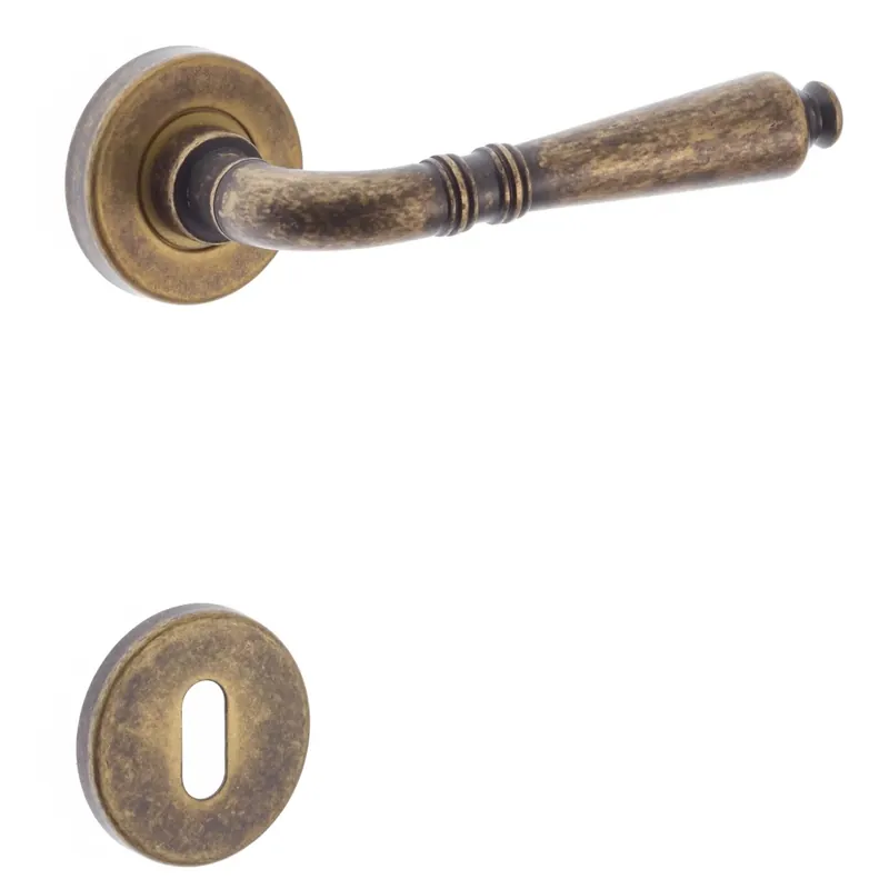 Maniglia modello dieci con rosette bronzo antico