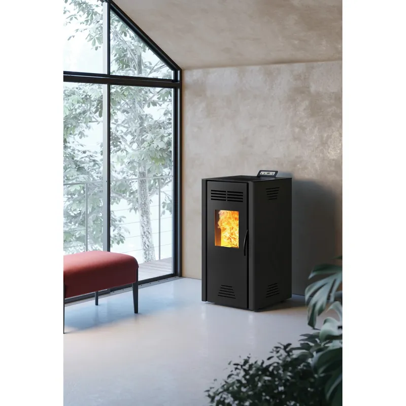Stufa a pellet ventilata Invicta Adrano Plus 7,3 kW nero